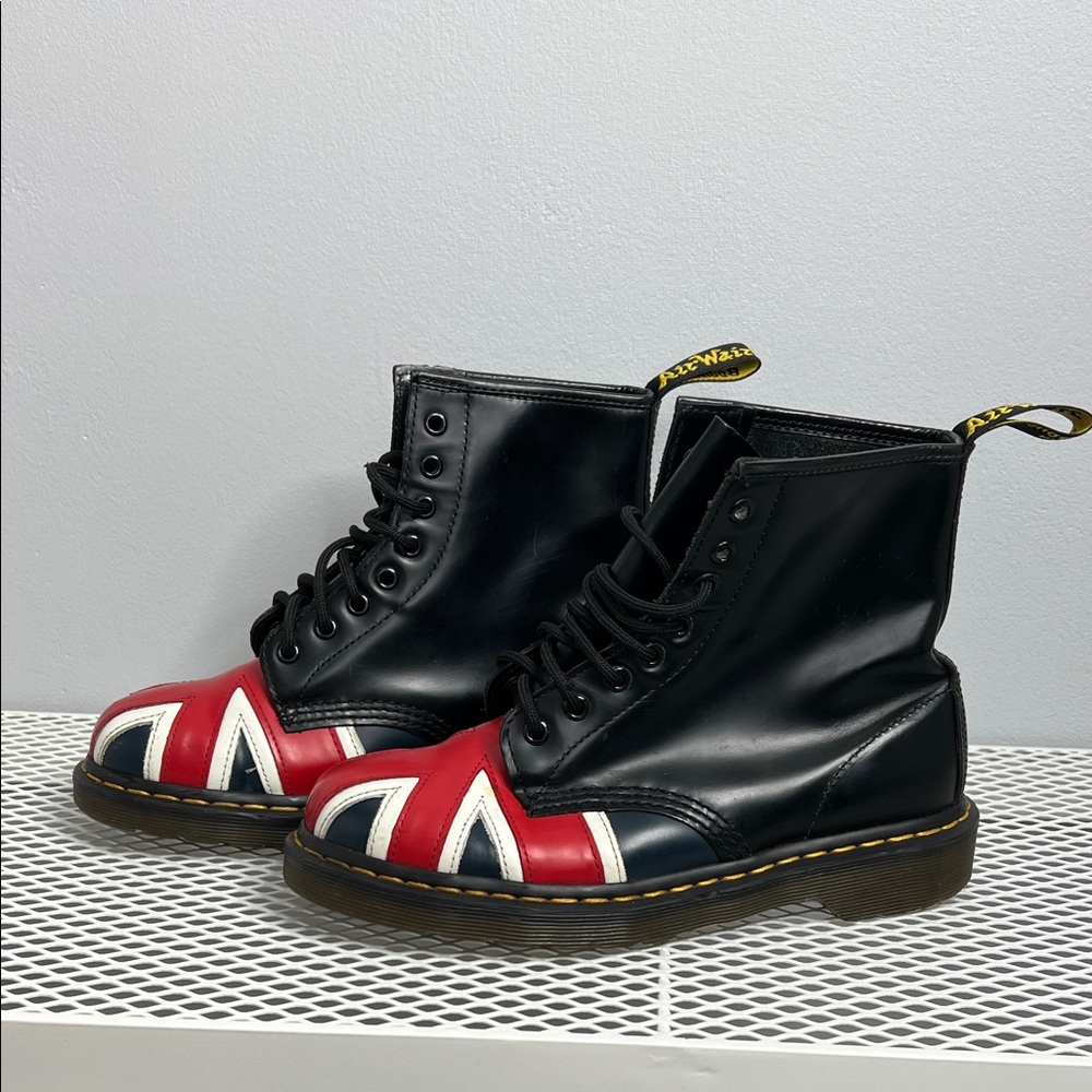 Dr. Martens Union Jack 10950 Boots • Men’s 7 / Women’s 8 • Rare - Picture 4 of 16